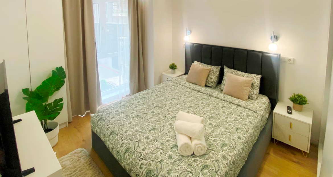 Bedroom, second angle